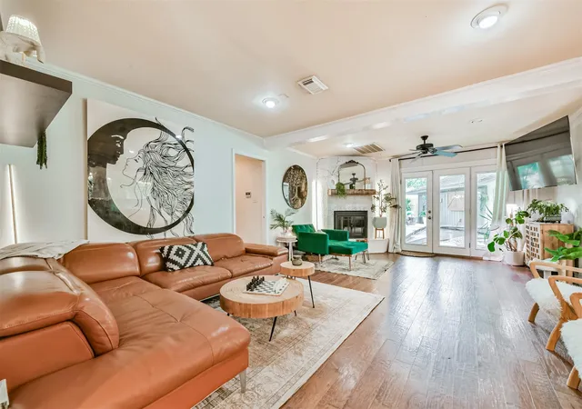 Photo 3 of Sale Pending at 1723 Capstan Rd, Houston, TX 77062 | MLS# 37851008 | Listing updated on 2026-09-21