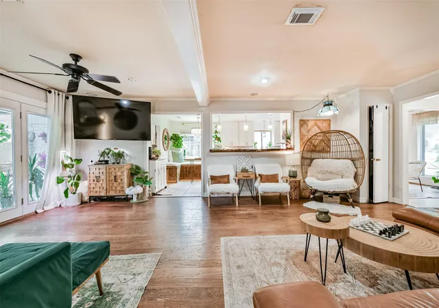 Photo 4 of Sale Pending at 1723 Capstan Rd, Houston, TX 77062 | MLS# 37851008 | Listing updated on 2026-09-21