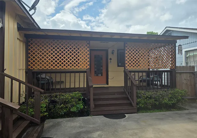 2nd image of 1028 Baker Ave, Bacliff, TX 77518 | MLS# 11474549