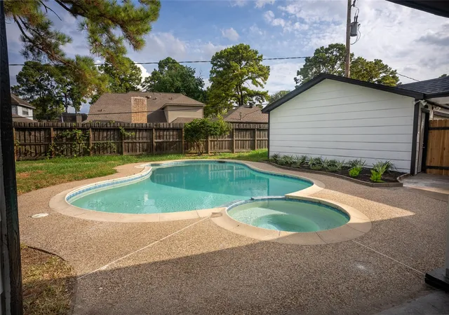 Photo 1 of Single family home for sale at 5119 Green Springs Dr, Houston, TX 77066 | MLS# 46439617 | Listing updated on 2026-09-06