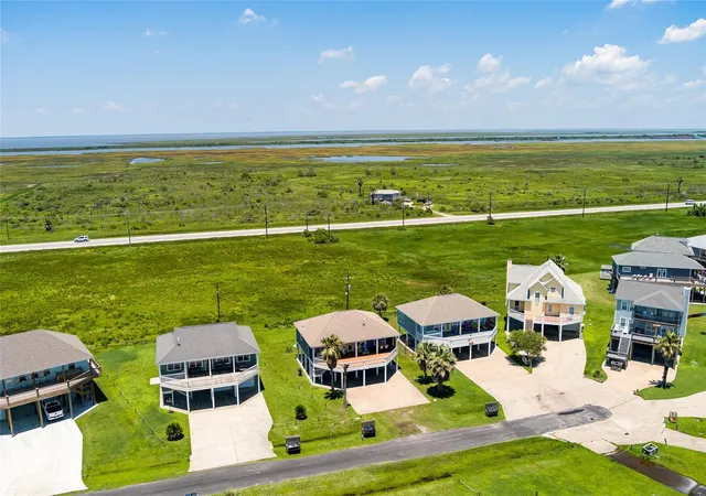 Photo 4 of Single family home for sale at 3233 Castle Dr, Crystal Beach, TX 77650 | MLS# 12381981 | Listing updated on 2026-09-10