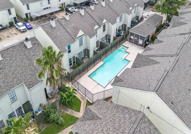3rd image of 8754 Vlg Of Fondren Dr, Houston, TX 77071