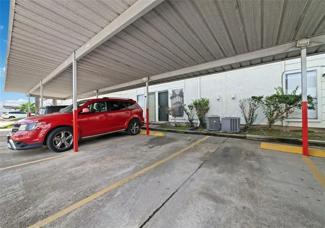 4th image of 8754 Vlg Of Fondren Dr, Houston, TX 77071
