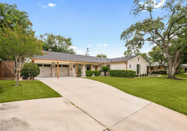 Photo 1 of Single family home for sale at 2311 Stoney Brk Dr, Houston, TX 77063 | MLS# 22847946 | Listing updated on 2026-09-23