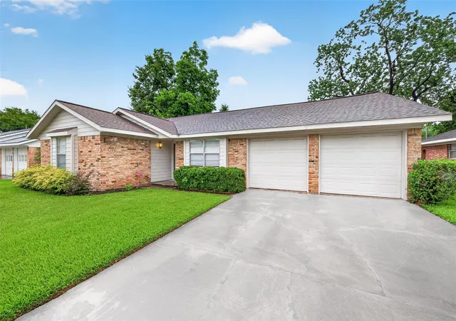 Photo 3 of Sale Pending at 5921 Ariel St, Houston, TX 77074 | MLS# 34283658 | Listing updated on 2026-09-16