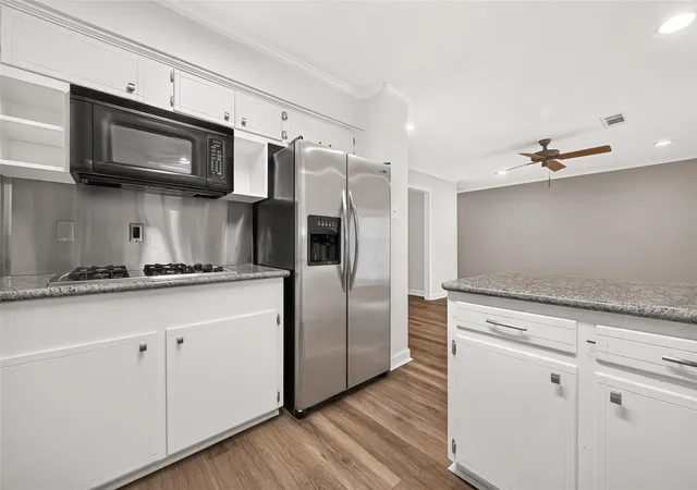Photo 3 of Sale Pending at 5921 Ariel St, Houston, TX 77074 | MLS# 34283658 | Listing updated on 2026-09-16