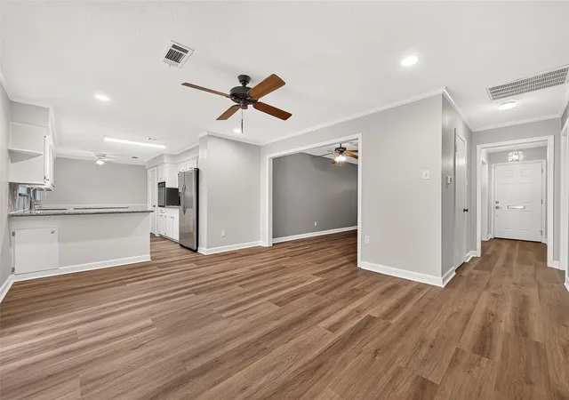 Photo 4 of Sale Pending at 5921 Ariel St, Houston, TX 77074 | MLS# 34283658 | Listing updated on 2026-09-16