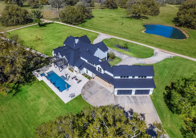 2nd image of 7341 County Road 27, Damon, TX 77430 | MLS# 54544995