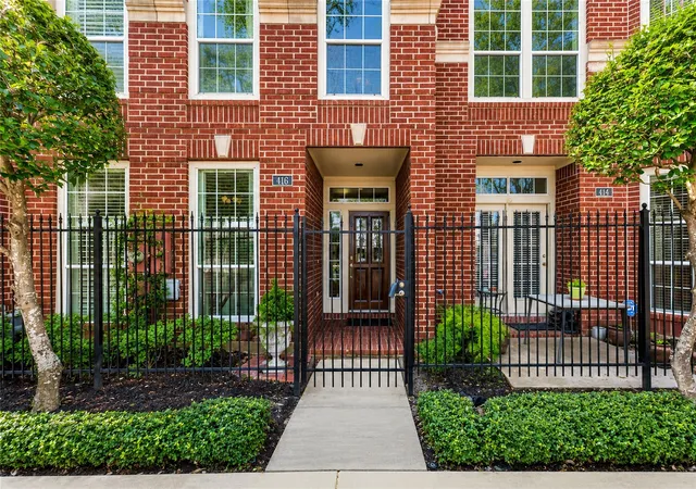 Photo 2 of Townhouse for sale at 416 Mcgowen St, Houston, TX 77006 | MLS# 10679441 | Listing updated on 2026-09-05