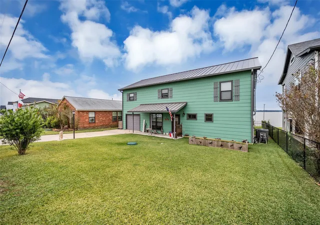3rd image of 308 Lakeshore S, Onalaska, TX 77360 | MLS# 22054671