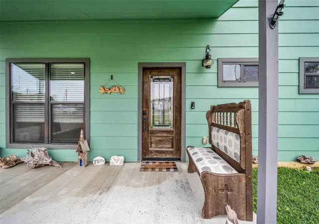 5th image of 308 Lakeshore S, Onalaska, TX 77360 | MLS# 22054671