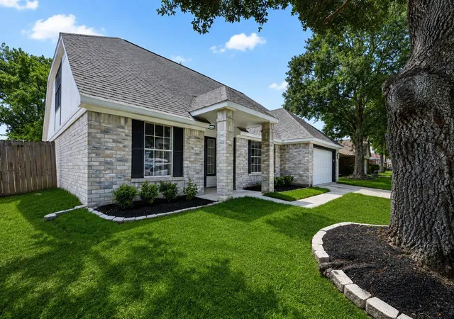 2nd image of 2623 Foxden Dr, Pearland, TX 77584 | MLS# 25865492