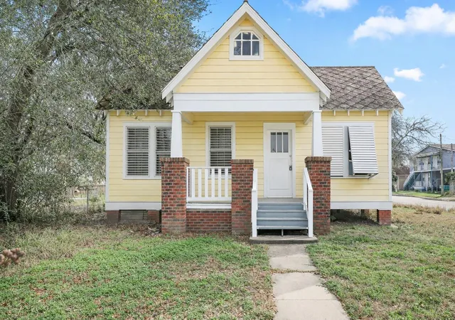 Photo 3 of Single family home for sale at 5127 Bernardo De Galvez, Galveston, TX 77551 | MLS# 11532839 | Listing updated on 2026-09-06