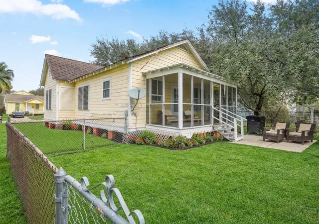 Photo 4 of Single family home for sale at 5127 Bernardo De Galvez, Galveston, TX 77551 | MLS# 11532839 | Listing updated on 2026-09-06