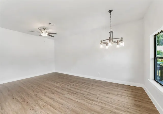 Listing Photo 5 - Condo for sale in building located at 4818 Paula St, Houston, TX 77033