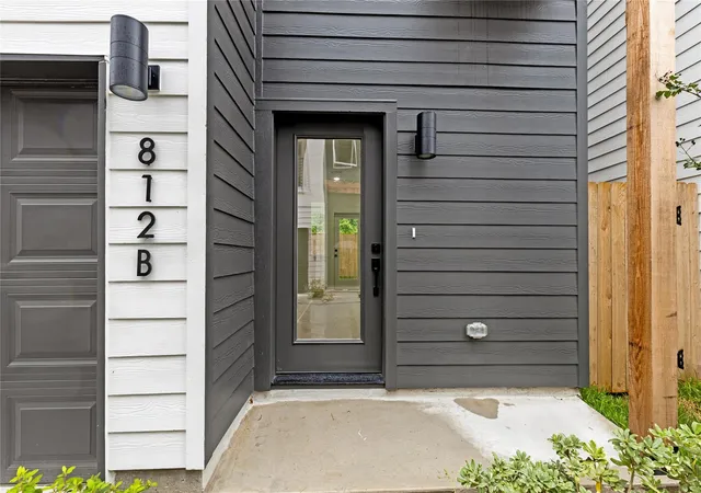 3rd image of 812 Elkhart St #B, Houston, TX 77091 | MLS# 70047139