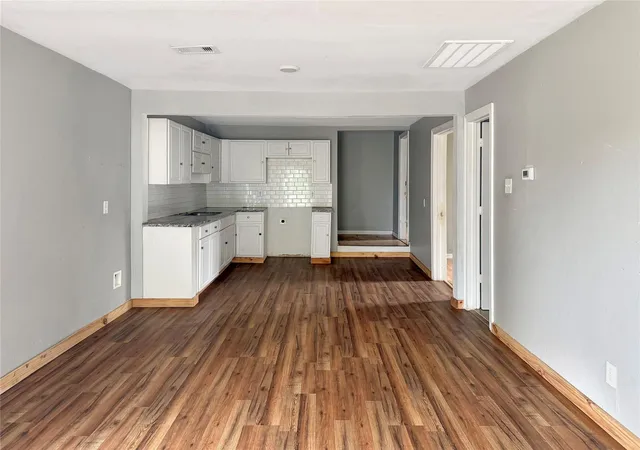 5th image of 6931 Weaver Rd, Houston, TX 77028 | MLS# 89429110
