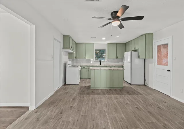 5th image of 2811 Morningside Ln, Pasadena, TX 77506 | MLS# 85917987
