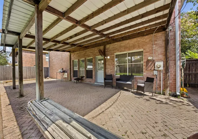 Photo 3 of Sale Pending at 8427 Battleoak Dr, Houston, TX 77040 | MLS# 26142210 | Listing updated on 2026-09-14