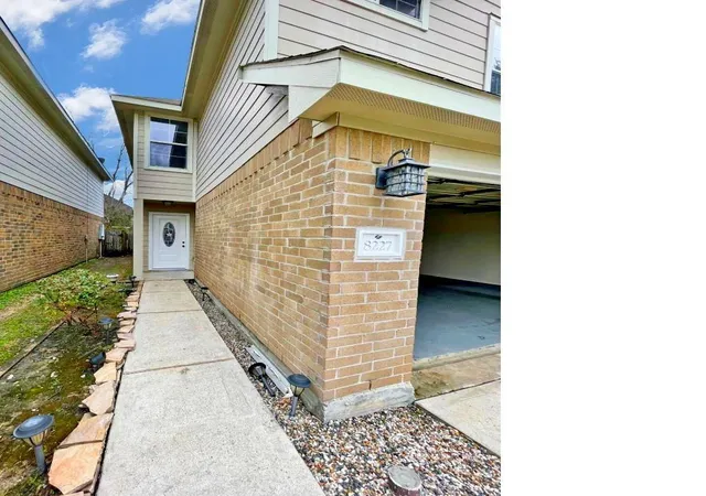 Photo 4 of Single family home for sale at 8227 Prairie Wind Ln, Houston, TX 77040 | MLS# 27462328 | Listing updated on 2026-09-15