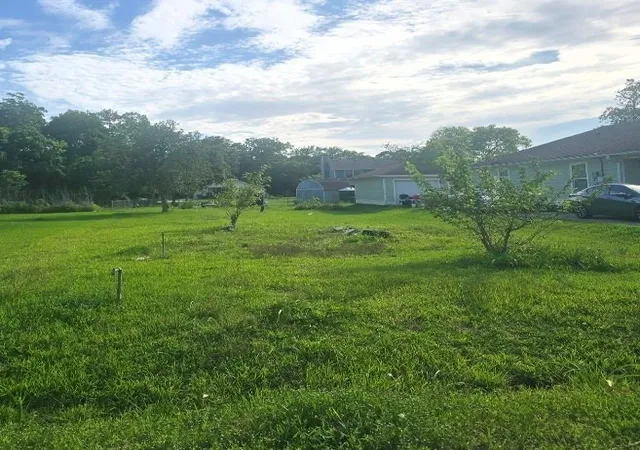 Homes for sale in Dickinson, TX | 2508 Avenue F, Dickinson, TX 77539 | MLS# 45282445