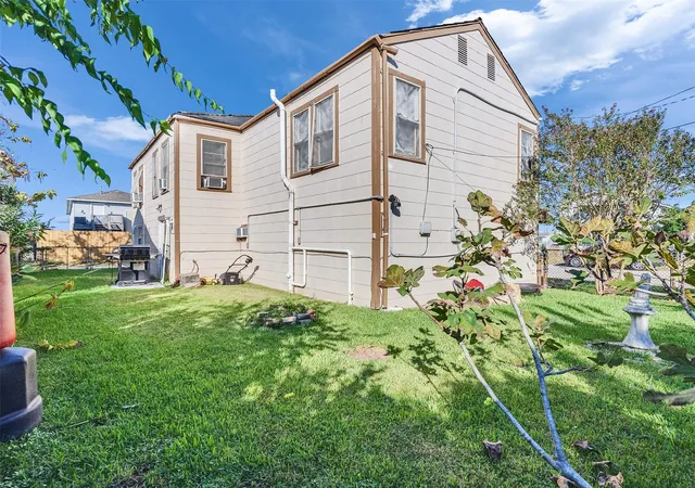 Photo 3 of Single family home for sale at 5019 Ave M 1/2, Galveston, TX 77551 | MLS# 91239477 | Listing updated on 2026-08-31