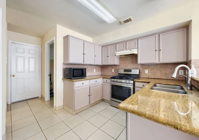 Photo 4 of Single family home for sale at 643 Meadow Knoll Dr, Stafford, TX 77477 | MLS# 51134298 | Listing updated on 2026-09-26