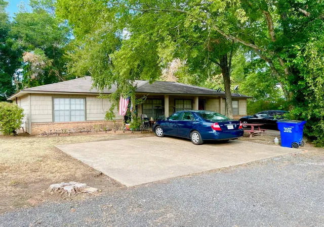 Homes for sale in Crockett, TX | 2301 N 6Th / Green Meadows St, Crockett, TX 75835 | MLS# 58624961