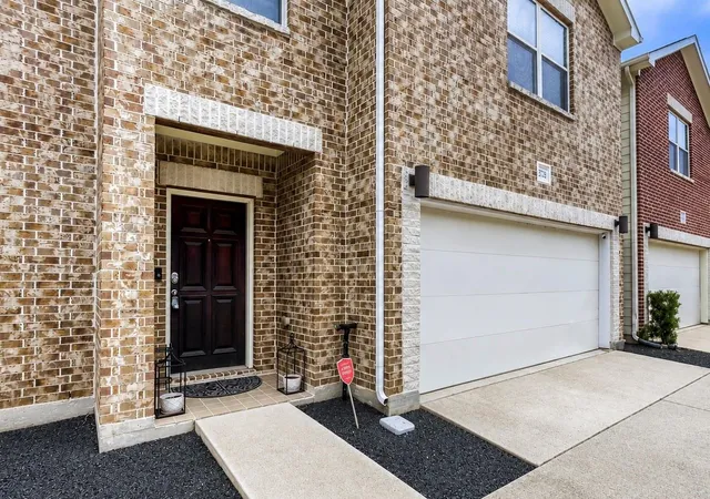 2nd image of 3728 Main Poplar Dr, Houston, TX 77025 | MLS# 34927326