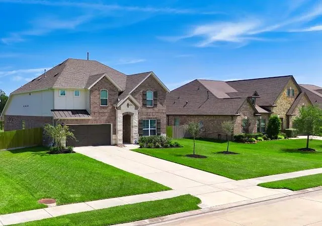 2nd image of 11802 Autumn Leaf Dr, Dayton, TX 77535 | MLS# 10433341