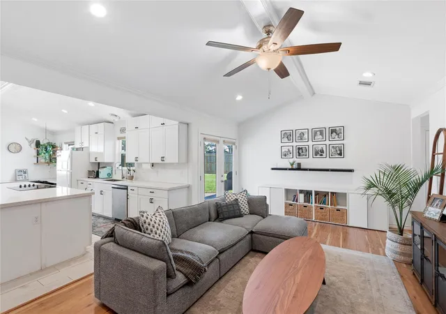 Photo 2 of Single family home for sale at 102 Enchanted Oaks Ct, Spring, TX 77388 | MLS# 37866556 | Listing updated on 2026-09-18
