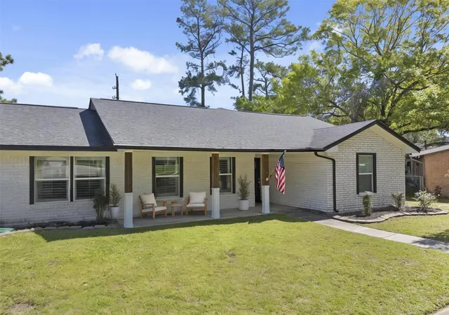 Photo 4 of Single family home for sale at 102 Enchanted Oaks Ct, Spring, TX 77388 | MLS# 37866556 | Listing updated on 2026-09-18