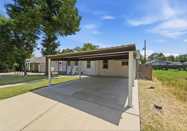 Photo 3 of Single family home for sale at 912 Seymour St, Pasadena, TX 77506 | MLS# 25947251 | Listing updated on 2026-09-06