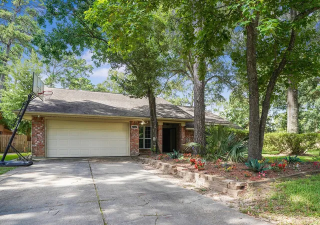 Photo 1 of Single family home for sale at 2102 Oak Shores Dr, Houston, TX 77339 | MLS# 94842048 | Listing updated on 2026-09-16