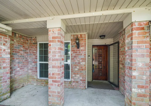 Photo 2 of Single family home for sale at 2102 Oak Shores Dr, Houston, TX 77339 | MLS# 94842048 | Listing updated on 2026-09-16