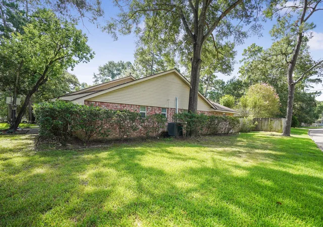 Photo 3 of Single family home for sale at 2102 Oak Shores Dr, Houston, TX 77339 | MLS# 94842048 | Listing updated on 2026-09-16