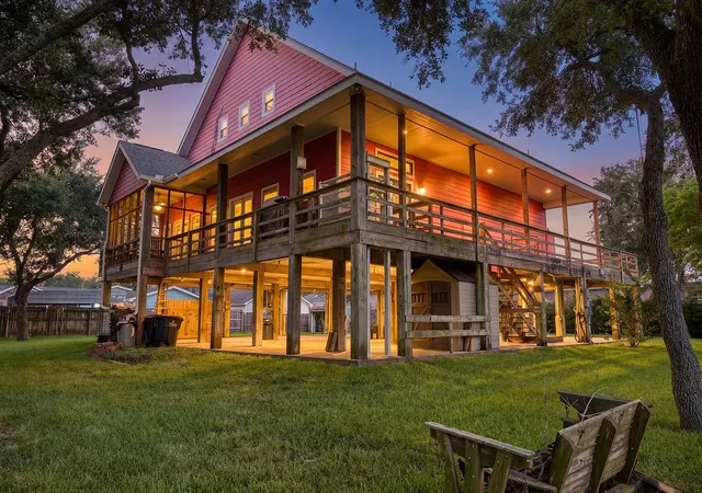 Photo 3 of Single family home for sale at 746 12th St, Dickinson, TX 77539 | MLS# 21721795 | Listing updated on 2026-08-27
