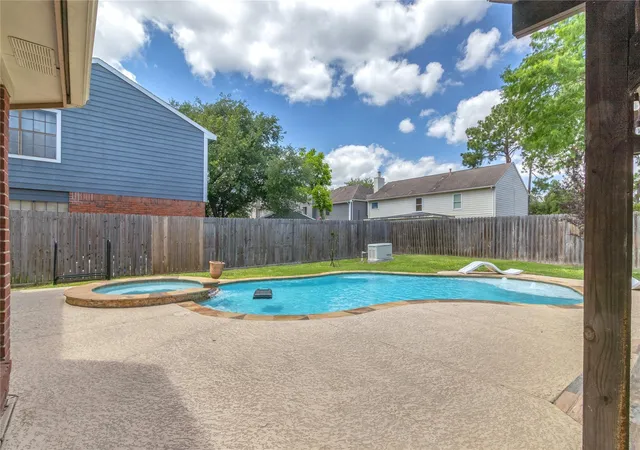 4th image of 6923 Little Redwood Dr, Pasadena, TX 77505 | MLS# 51098812