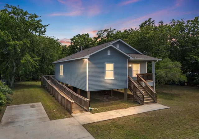 Photo 1 of Single family home for sale at 118 W Dahlgreen, Wharton, TX 77488 | MLS# 23635949 | Listing updated on 2026-06-23