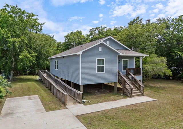 Photo 2 of Single family home for sale at 118 W Dahlgreen, Wharton, TX 77488 | MLS# 23635949 | Listing updated on 2026-06-23