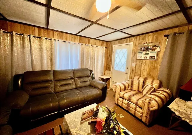 1st image of 206 S Cottonwood St, Crockett, TX 75835 | MLS# 81405716