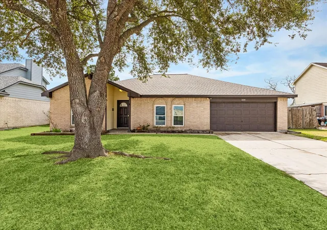 1st image of 320 Creek Bend Dr, League City, TX 77573 | MLS# 48885810