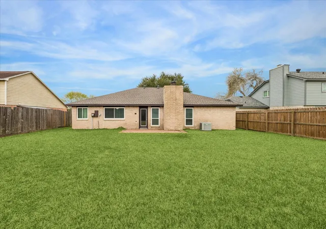 28th image of 320 Creek Bend Dr, League City, TX 77573 | MLS# 48885810