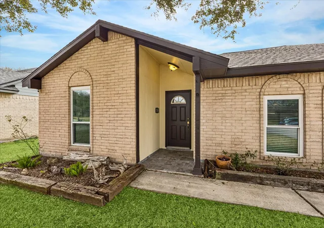 4th image of 320 Creek Bend Dr, League City, TX 77573 | MLS# 48885810