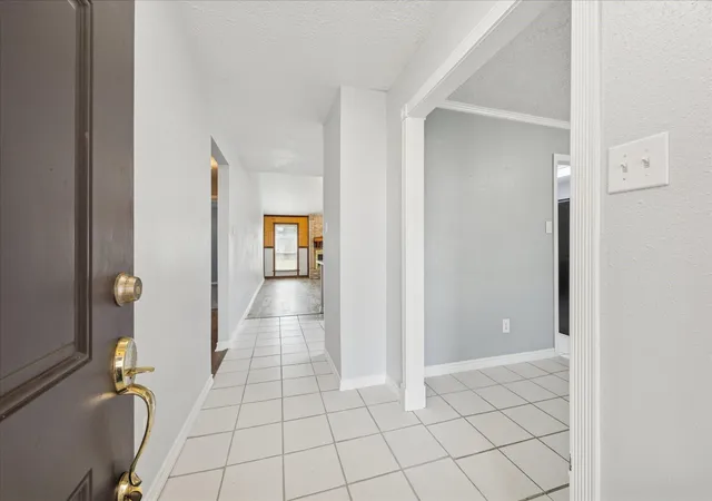 5th image of 320 Creek Bend Dr, League City, TX 77573 | MLS# 48885810