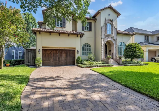 Photo 2 of Sale Pending at 4608 Maple St, Bellaire, TX 77401 | MLS# 37473195 | Listing updated on 2026-08-21