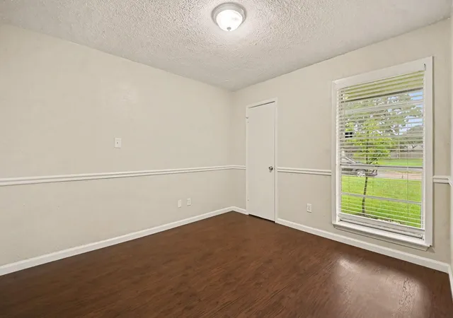 Photo 4 of Single family home for sale at 300 Castlelake Dr, Friendswood, TX 77546 | MLS# 48842118 | Listing updated on 2026-09-03