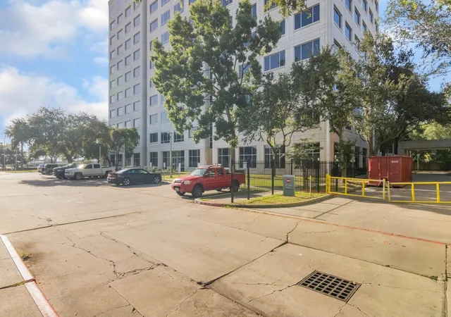 29th image of 9800 Centre Pkwy #1003, Houston, TX 77036 | MLS# 37610386