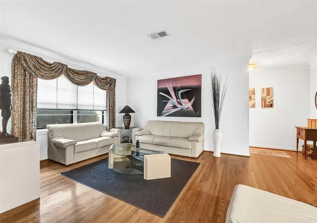 Photo 4 of Single family home for sale at 4831 Knickerbocker St, Houston, TX 77035 | MLS# 10753225 | Listing updated on 2026-08-23