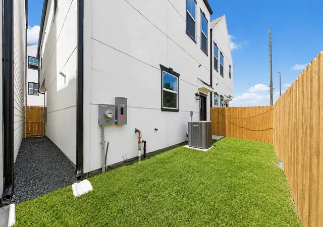 17th image of 5518 Wheatley St #B, Houston, TX 77091 | MLS# 19610846